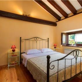 2 Bedroom Villa with Pool in Momjan, sleeps 4